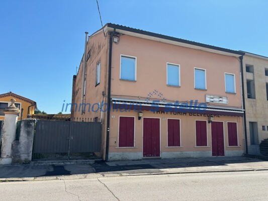 facciata lato strada