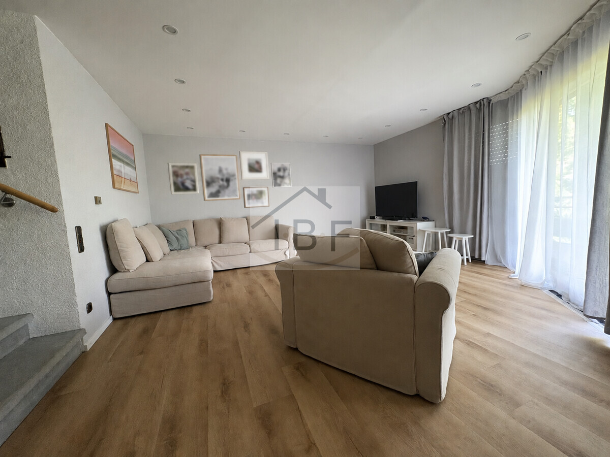 Familienfreundliches Splitlevel-Reihenhaus mit Garage und sonnigem Garten in Siegen - Photo 1