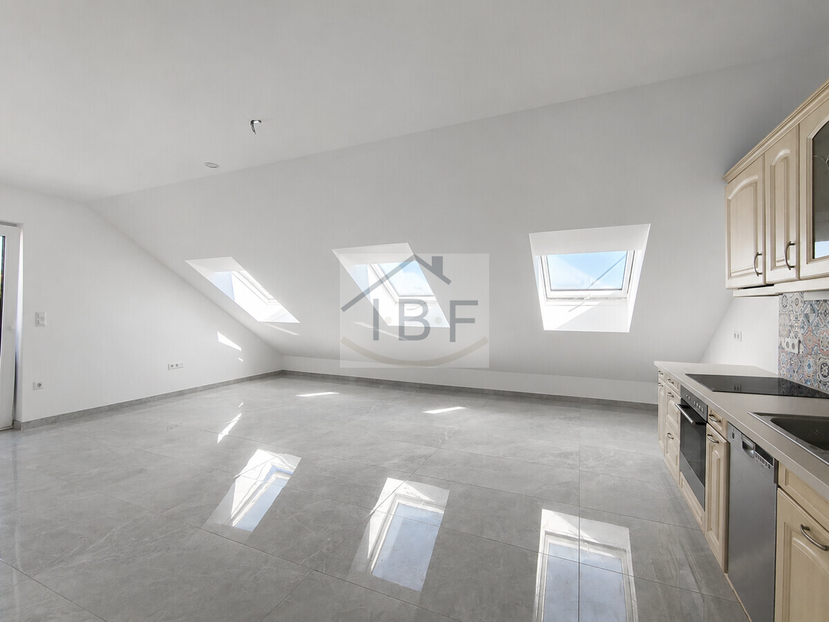 Moderne Dachgeschosswohnung in guter Lage - Photo 4