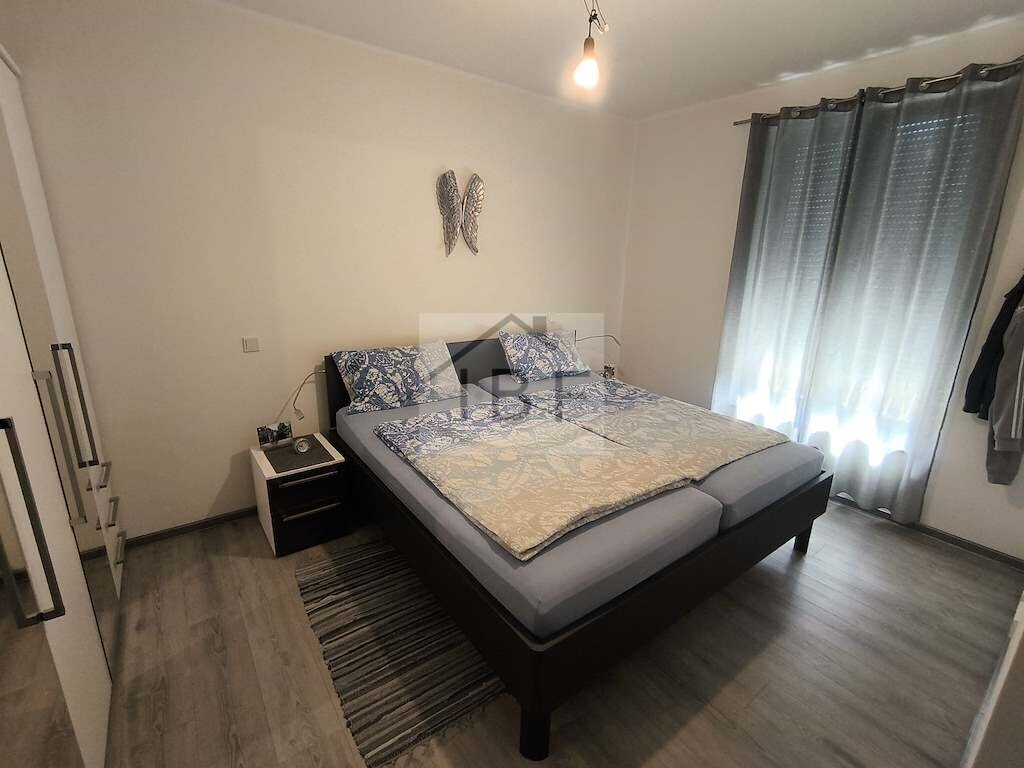 Zentral gelegene, vollmöblierte 2 Zimmer Wohnung mit Terrasse - Photo 2
