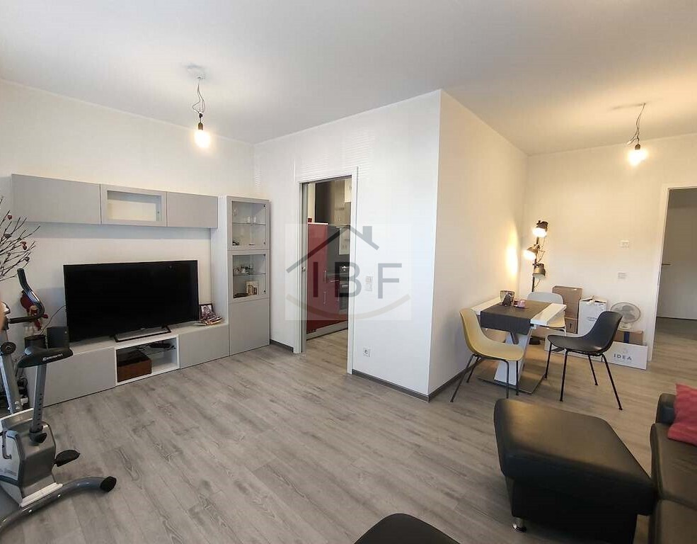 Zentral gelegene, vollmöblierte 2 Zimmer Wohnung mit Terrasse - Photo 1