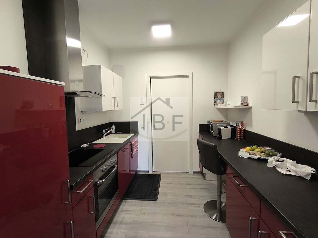 Zentral gelegene, vollmöblierte 2 Zimmer Wohnung mit Terrasse - Photo 3