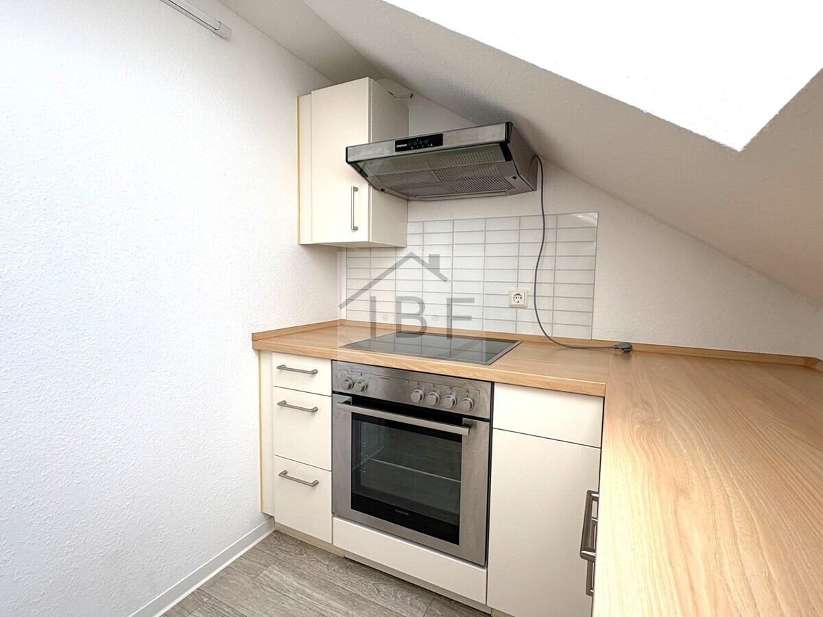 Helle 2-Zimmer-Dachgeschosswohnung mit moderner Ausstattung - Foto 1