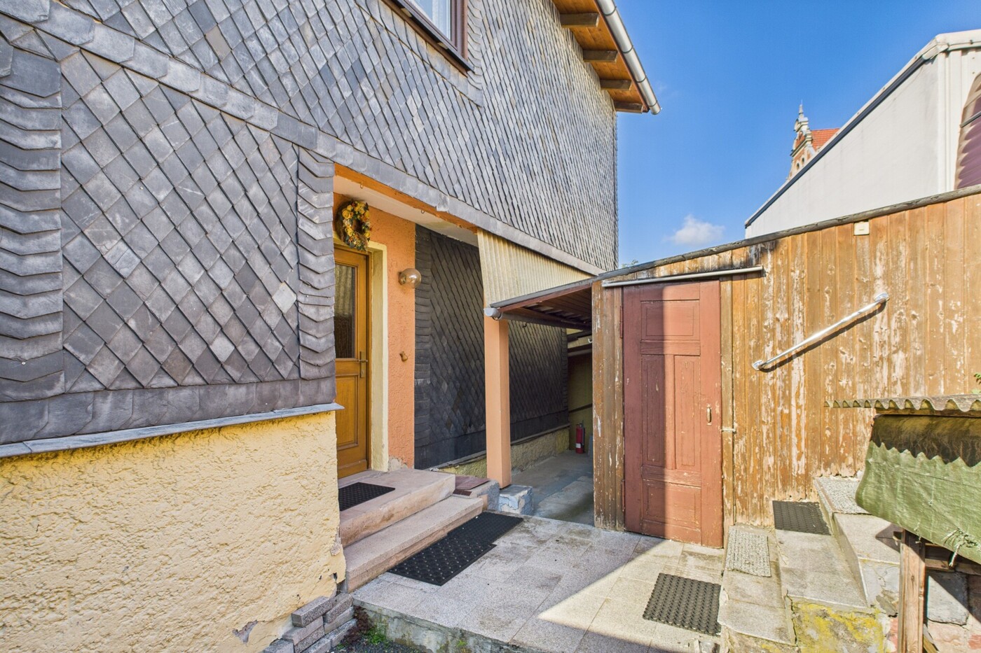 Rückansicht mit Hofbereich