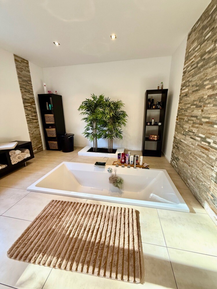 Floor-Level Badewanne