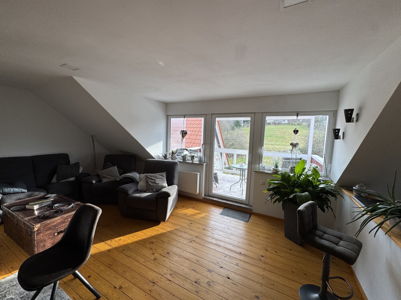 Wohnung DG: Wohn- und Essbereich