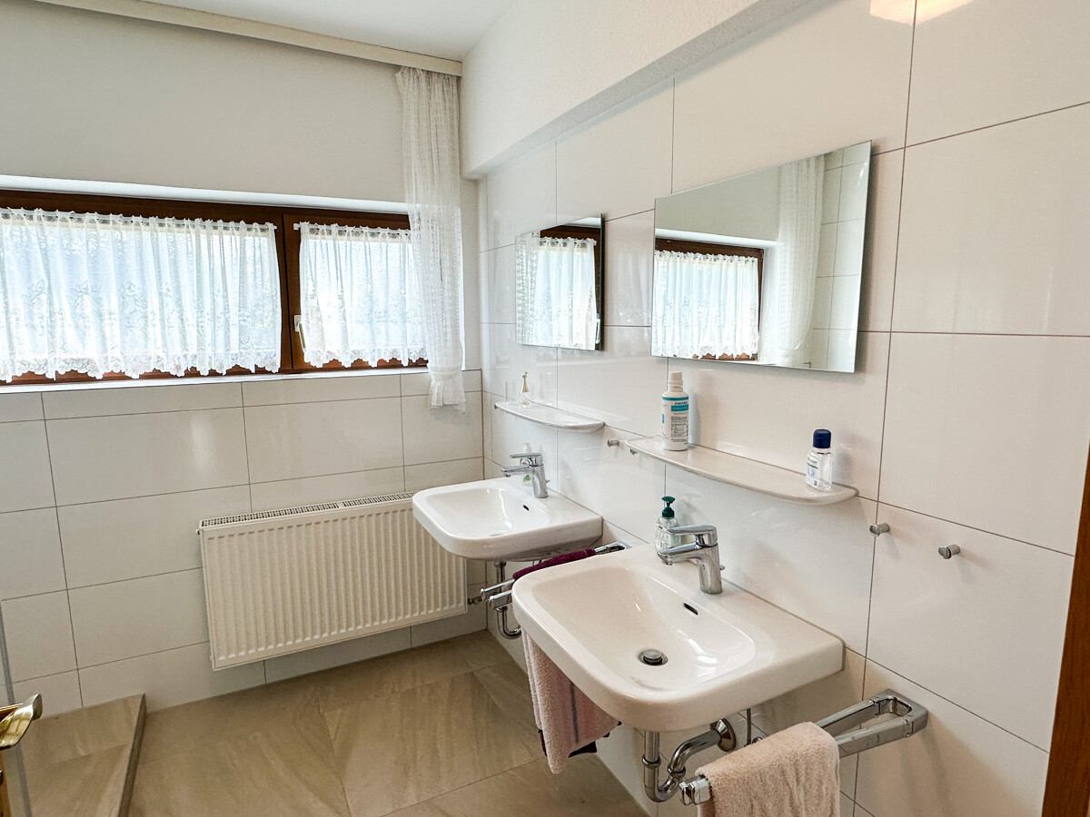 Badezimmer EG