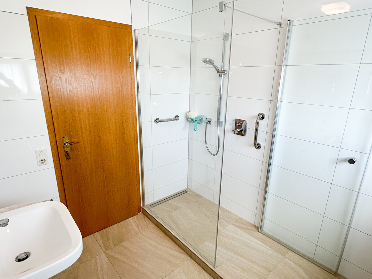 Badezimmer EG