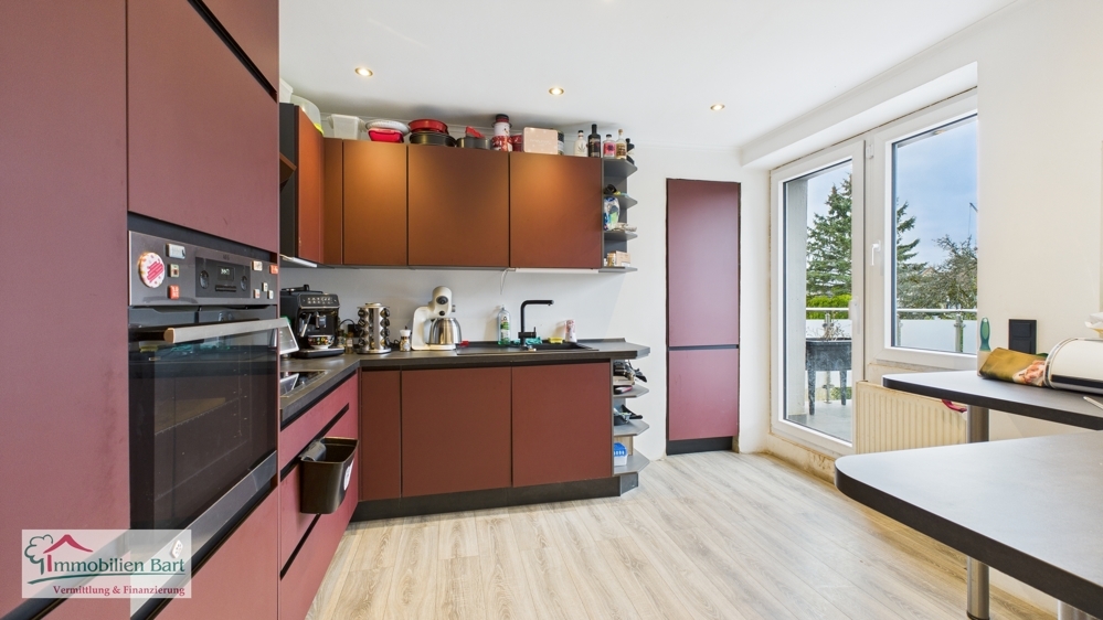 Küche mit Zugang zur Terrasse EG