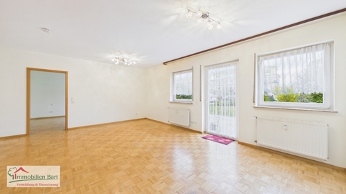 Wohnzimmer mit Zugang zum Schlafzimmer