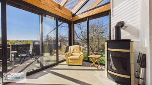 Wintergarten mit Kaminofen