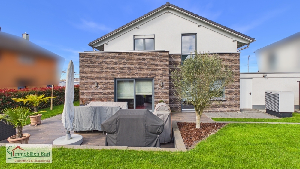 Rasen- und Terrassenfläche