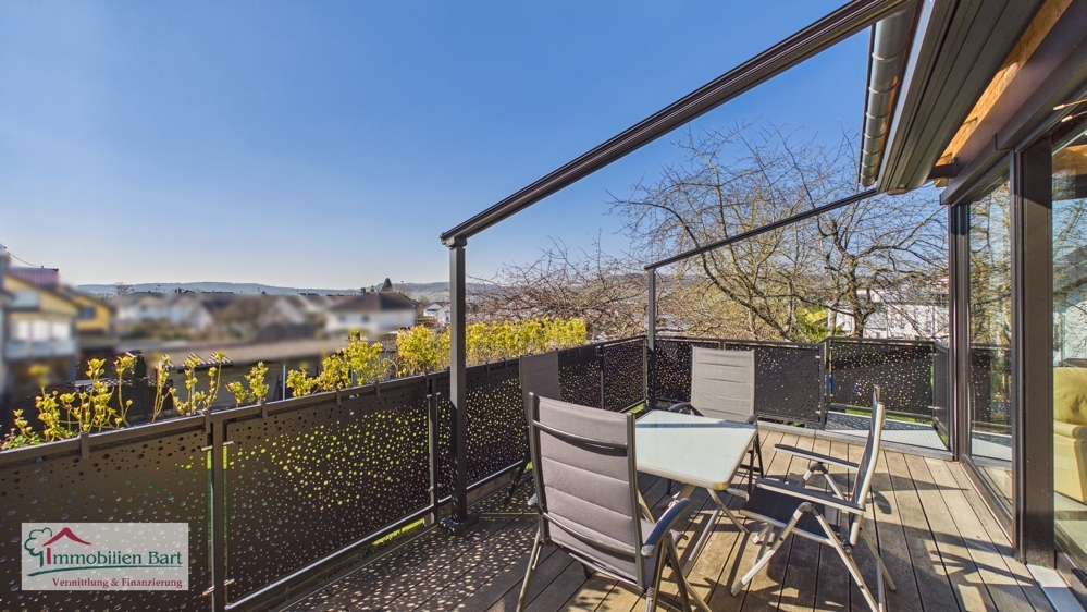 sonniger Balkon mit Blick auf die Luxemburgischen Weinberge