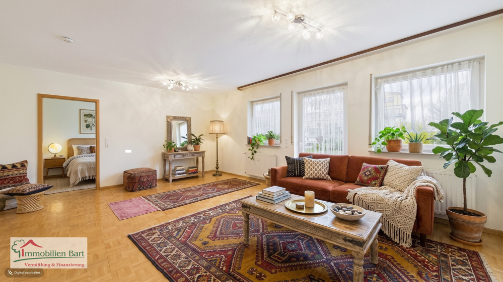 Wohnzimmer mit Zugang zum Schlafzimmer - mit KI eingerichtet