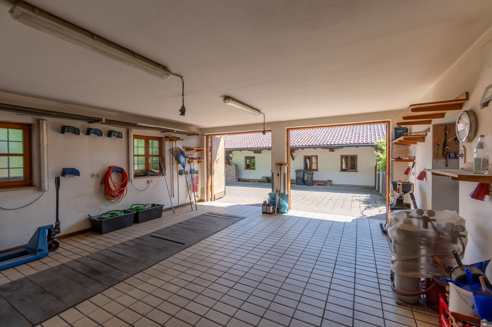 Doppelgarage mit Werkstatt