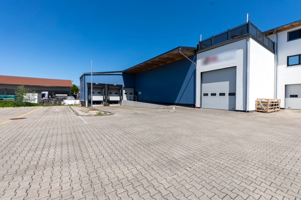 Laderampe mit Waschhalle 