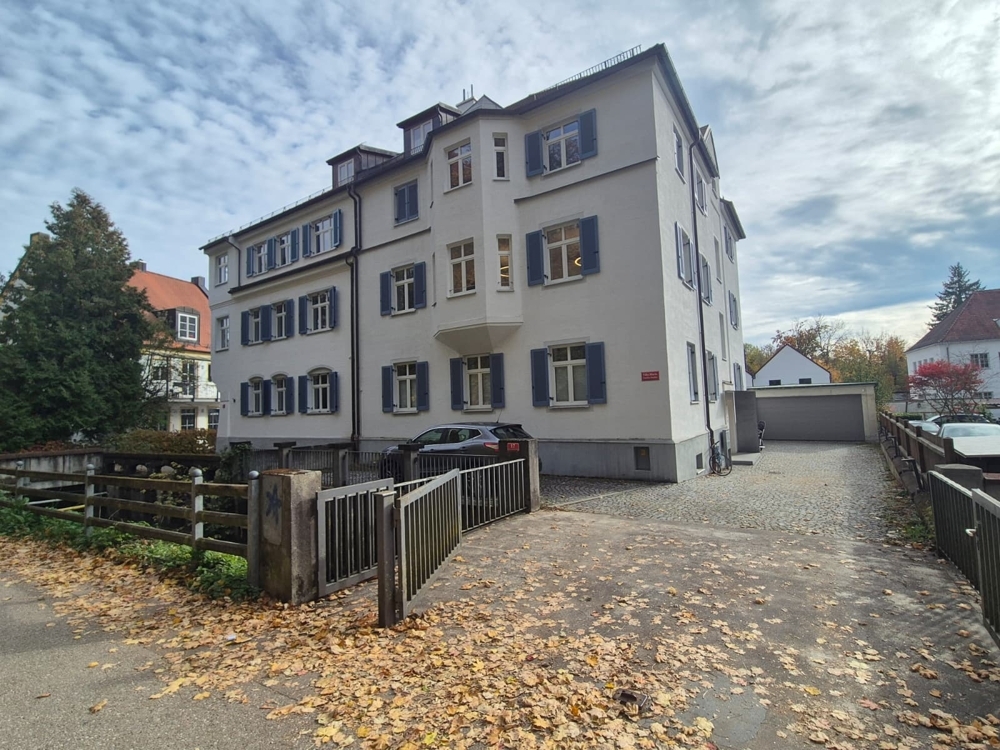 Einfahr zur Villa 