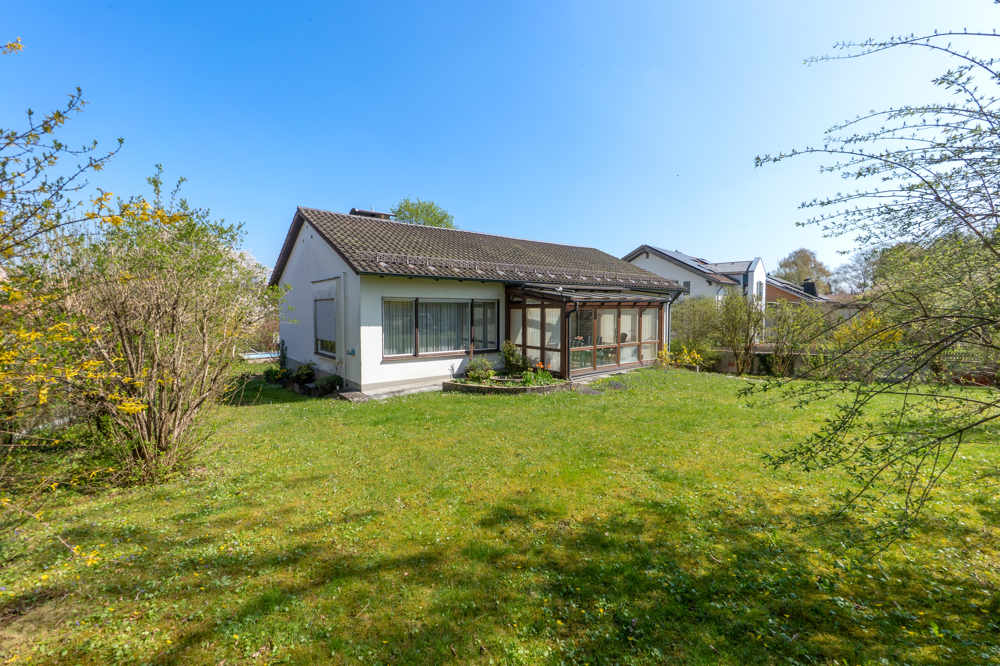 Haus mit großem Grundstück