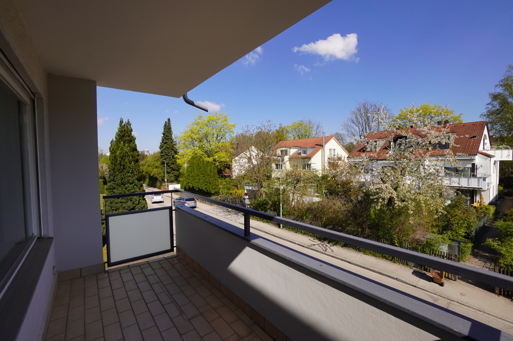 mit Balkon