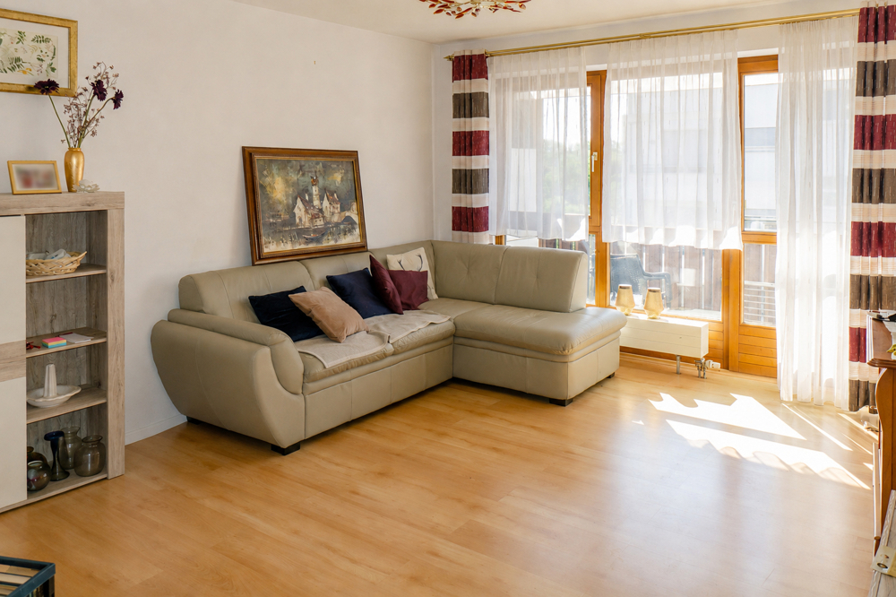 Wohnzimmer mit Südbalkon