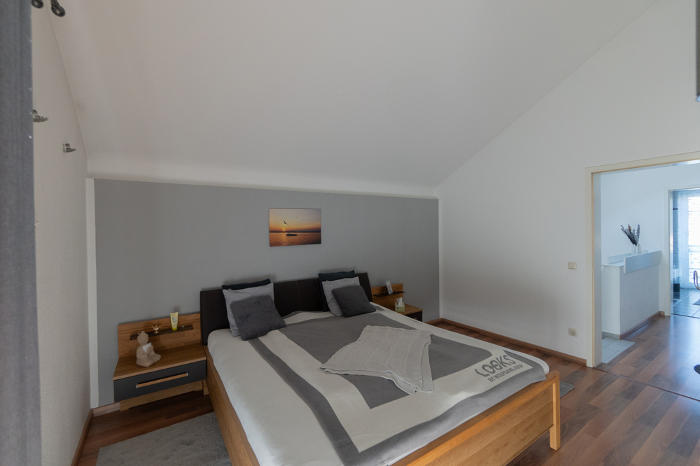 Schlafzimmer mit Ankleidebereich