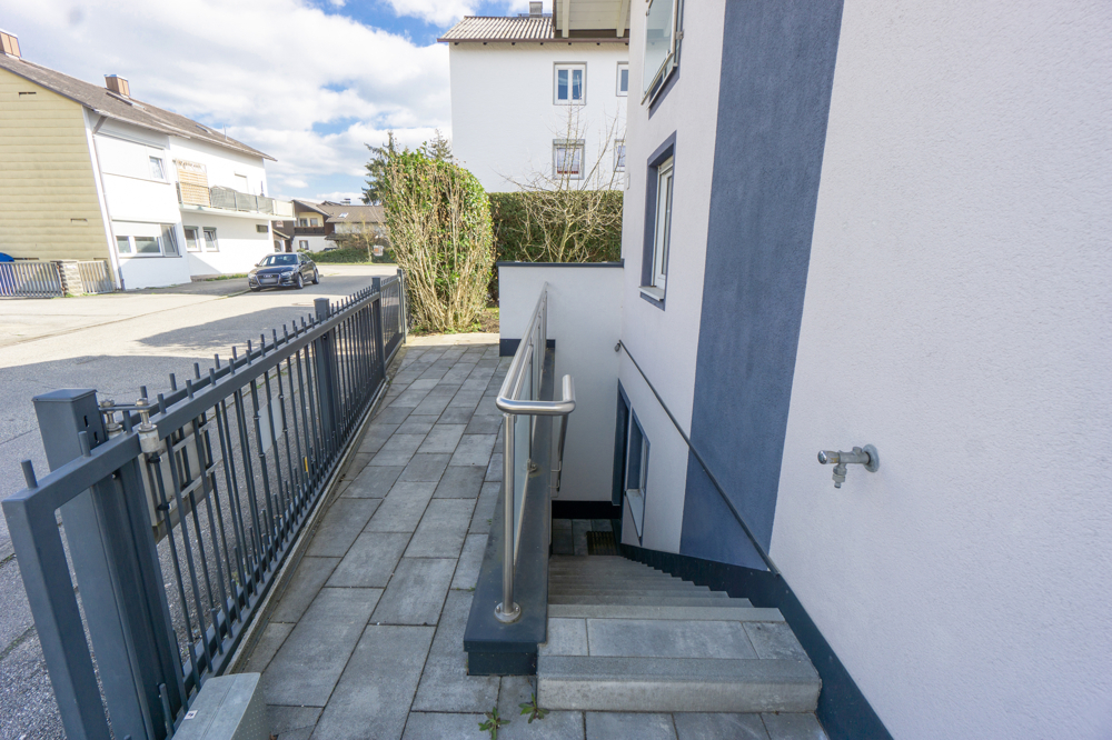 separater Eingang in die Kellerräume