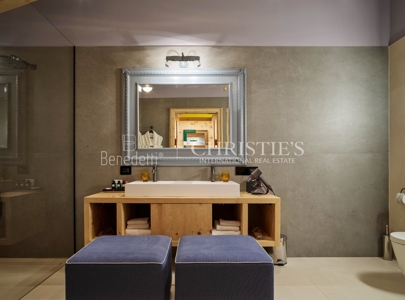 Master Room Bathroom