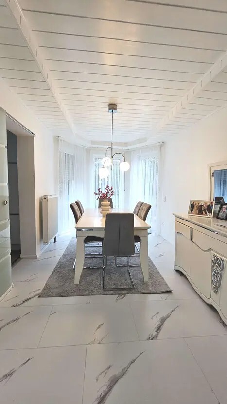 41bf10f4-62b7-4c39-a97b-95e074799140-1958840090