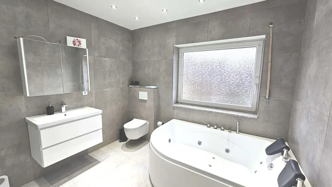 502ba748-4129-473c-8739-ea72144fad12-1958840367