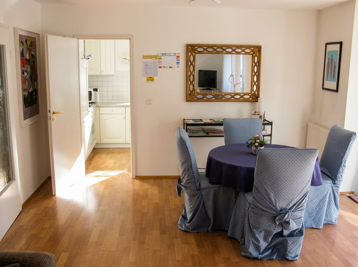 Vorderhaus Esszimmer mit Küchenblick