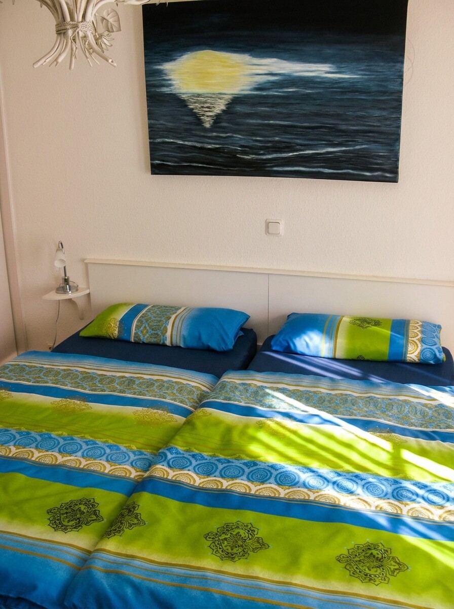  Vorderhaus Schlafzimmer 2