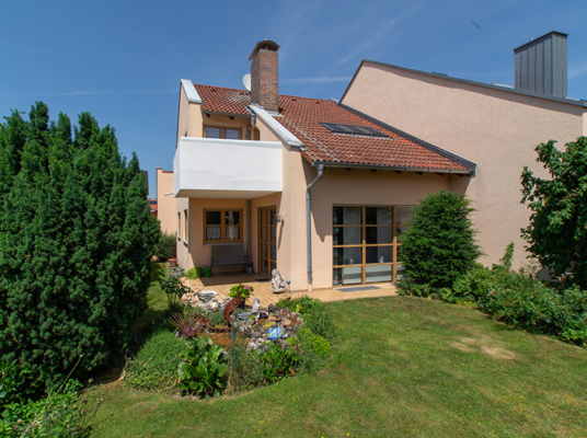 Südseite und Garten