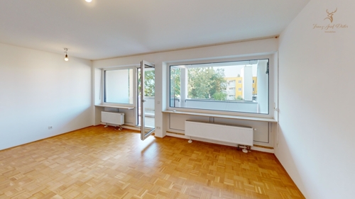 helles großes Wohnzimmer