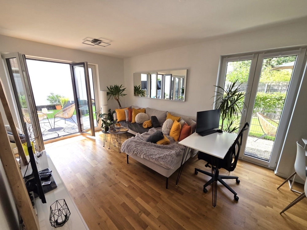 Moderne 2-Zimmer-Erdgeschosswohnung mit Garten in Ingolstadt-Süd! - Photo 1