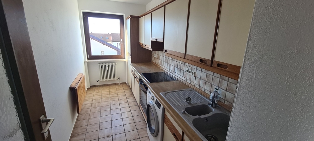 Schöne 2-Zimmer-Etagenwohnung mit Balkon, Garagenstellplatz und Kellerabteil – I ... - Foto 3