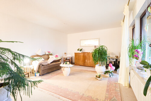 großzügiges Wohnzimmer 1