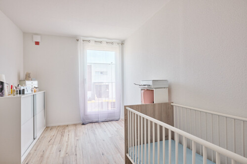 weiteres helles Kinderzimmer bzw. Büro