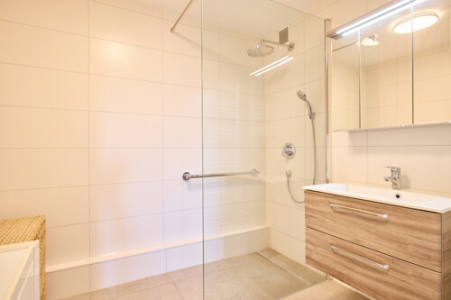 sehr mordernes Badezimmer