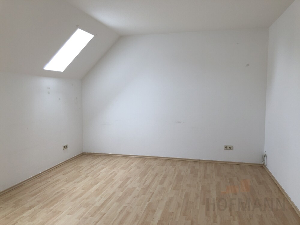 Dachatelierwohnung mit Einbauküche + Tiefgaragenstellplatz neu zu vermieten, zw. Erlangen + Nürnberg - Foto 5
