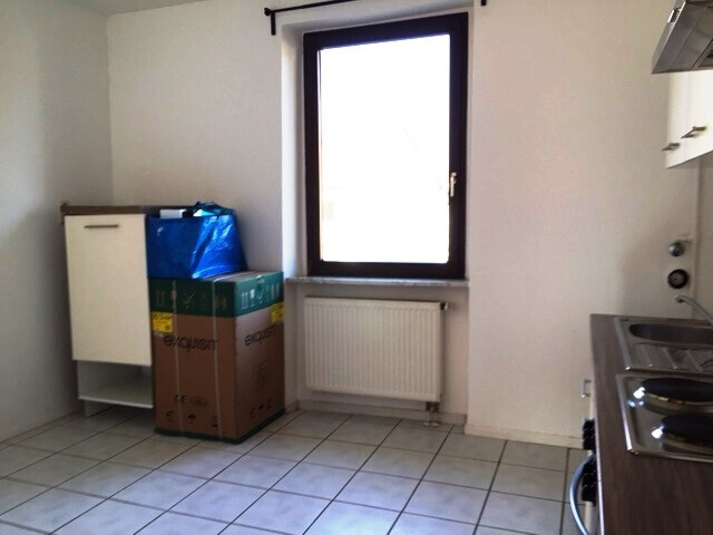 2-Zimmer Wohnung " am Klingenbrunn ", zentrale Lage 2.OG, mit Einbauküche, ideal für 1-2 Personen. - Photo 1