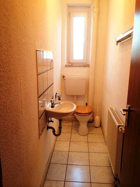 2-Zimmer Wohnung " am Klingenbrunn ", zentrale Lage 2.OG, mit Einbauküche, ideal für 1-2 Personen. - Photo 3
