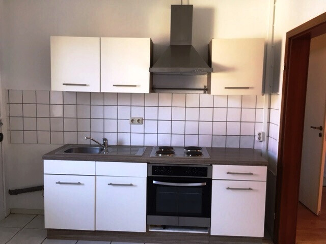 2-Zimmer Wohnung " am Klingenbrunn ", zentrale Lage 2.OG, mit Einbauküche, ideal für 1-2 Personen. - Photo 2