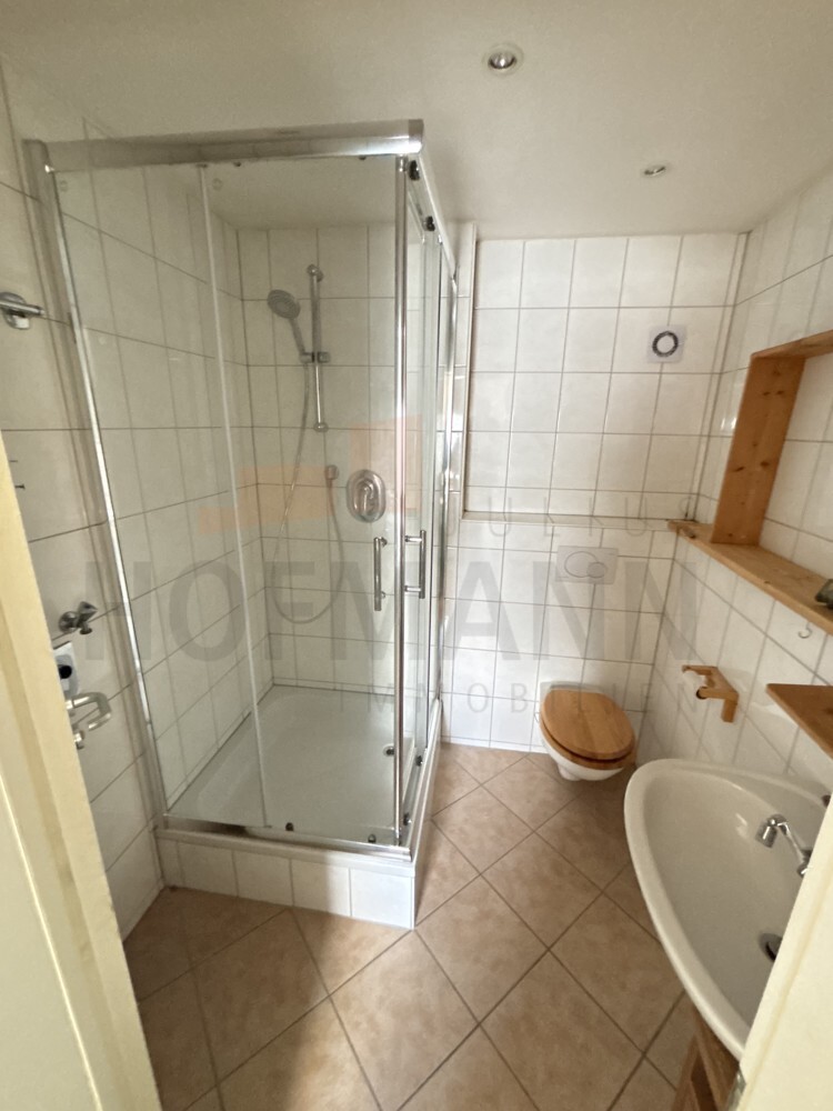 Bitte nur mit vorh. Arbeitsvertrag melden: 1-1/2 Zimmer Wohnung, Balkon, Küche, 3.OG, nähe Main... - Photo 4