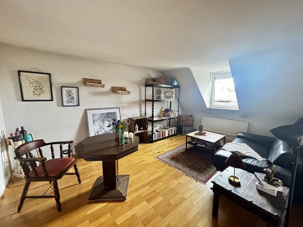 Sonnige Stadtidylle 3 Zi. Whg.im 3. OG ab 01.09.,mit Einbauküche, ruhige Lage am Main,schöner Balkon - Photo 1