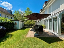 Garten und Terrasse im Sommer