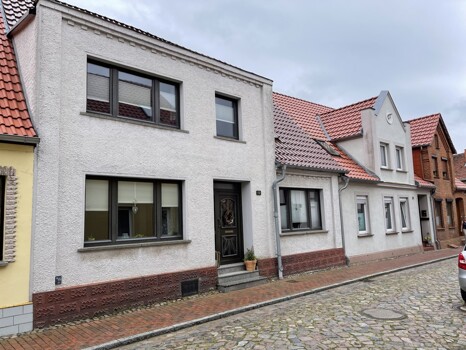 Wohnhaus straßenseitige Ansicht