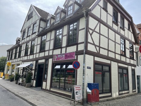 Wohn-/ Geschäftshaus