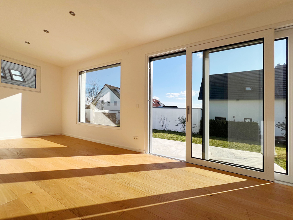 Neubau - ERSTBEZUG - Einfamilienhaus mit gr.Garten im liebenswerten Köngen im Lkr. Essllingen - Photo 1