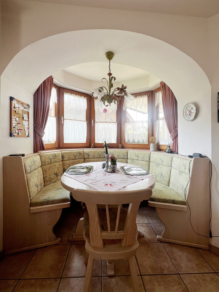 Bayrischer Charme: freistehendes Einfamilienhaus mit Garten, Kachelofen, Wintergarten, Outdoor-Pool - Foto 4