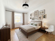 Schlafzimmer (hofseitig), Einrichtungsvorschlag, (KI-möbliert)